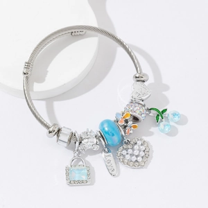 Bracelet à breloques argenté avec perles de cristal bleu, perles et pendentifs cœur