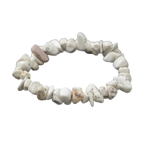 Elastic bracelet made of natural irregular white crystal stone chips with subtle gray veins