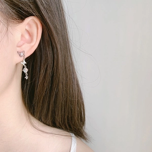 S925 Sterling Silber asymmetrische Schmetterling Ohrringe mit Mondstein-Quasten