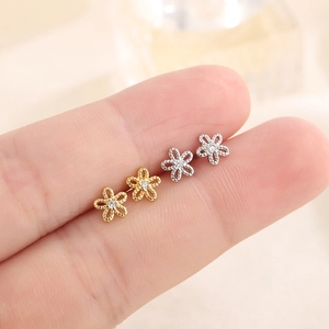 Exquisite hollow flower stud earrings with central zircon in gold and silver finish