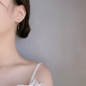 Minimalist S925 sterling silver drop chain earrings with ball bead on model