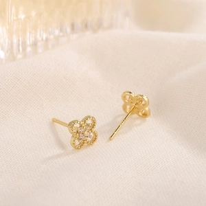 Elegant gold S925 sterling silver four-leaf clover stud earrings with sparkling crystals