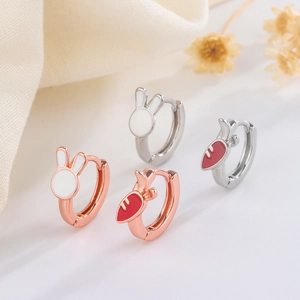 Boucles D'Oreilles Créoles Asymétriques Lapin Et Carotte Pour Femmes Avec Tige En Argent Sterling 925 Émail Bijoux