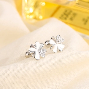 S925 silver four-leaf clover stud earrings with sparkling cubic zirconia and ball back