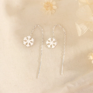 Elegant S925 sterling silver long chain earrings with delicate snowflake stud design
