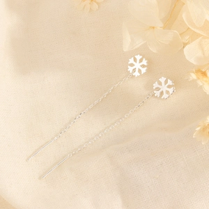 Elegant S925 sterling silver long drop threader earrings with snowflake charms