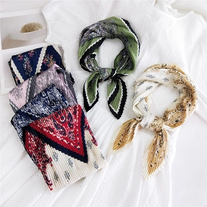 Women Pleated Small Square Scarf Vintage Paisley Floral Print Faux Satin Neck Scarf Elegant Fashion Headscarf Accessory
