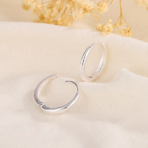 Mattierte Kupfer Ohrringe Für Damen Sandgestrahlte Minimalistische Geometrische Runde Ohrreifen In Silberoptik Modeschmuck