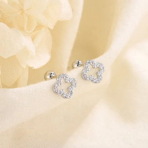 Boucles Oreilles Trèfle Évidées Cuivre Zircone Cubique Fermoir À Vis À Bille Bijoux Perçage Doux Pour Femmes