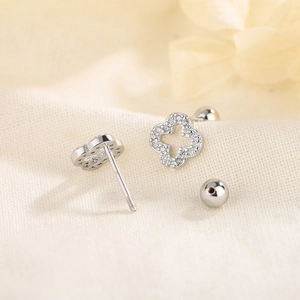 Boucles d'oreilles trèfle en argent S925 avec fermeture à vis sécurisée et zircons