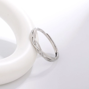 Anello aperto in argento S925 con elegante design geometrico intrecciato per donna