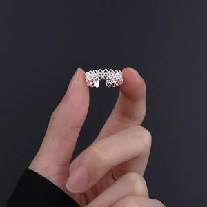 S925 silver hollow heart lace open ring featuring an elegant minimalist wave design