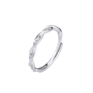 Elegante anello a treccia in argento S925 con pavé di zirconi cubici scintillanti
