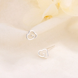 Elegant S925 sterling silver cloud stud earrings with traditional hollowed pattern