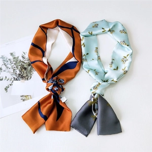 Élégant foulard long en soie avec motifs géométriques et imprimé floral pour femme
