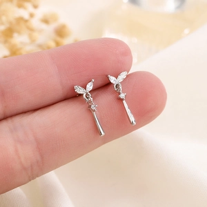 Minimalist silver teardrop earrings with leaf leaf-shaped zircon stones on a finger