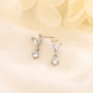 Elegant leaf-shaped stud earrings with marquise and round cubic zirconia in S925 silver