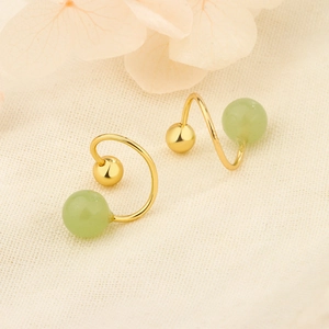 Détails de boucles d'oreilles S925 en or en forme de S avec perles vertes et vis