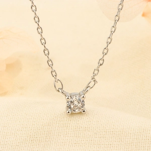 Exquisite 925 silver necklace featuring a round zircon pendant on a delicate chain
