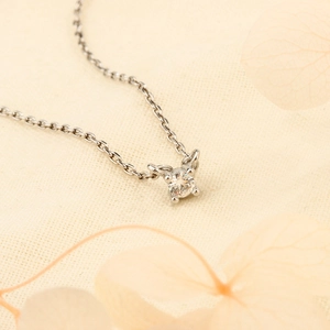 Close-up of a sparkling zircon pendant on a 925 silver chain with elegant four-prong setting