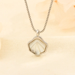 Copper Shell Pendant Necklace With Mother Of Artificial Pearl Inlay Elegant Fan Shaped Clavicle Chain For Women Minimalist Jewelry