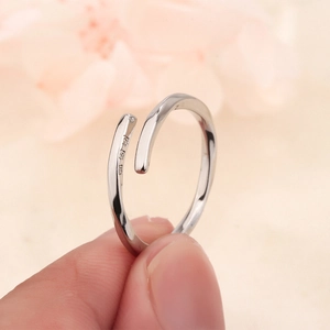 Minimalist S925 sterling silver Mobius twist open ring with polished wavy finish