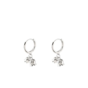 Eleganti orecchini a cerchio in argento S925 mughetto con ciondoli floreali raffinati