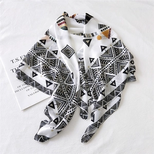 Sciarpa Quadrata Con Stampa Elefante Boho Poliestere Simil Raso Scialle Solare Fascia Donna