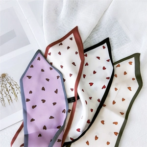 Lot de foulards étroits en soie à imprimé cœurs et pétales avec pointes pour femmes