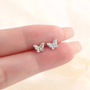 Boucles d'oreilles papillon stéréo avec pavé complet de diamants sur métal argenté