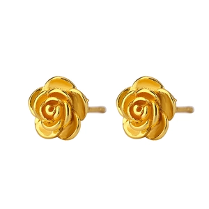 Vue détaillée des boucles d'oreilles roses dorées en 3D avec une finition métallique