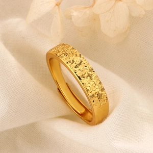 Bague ouverte dorée avec texture en écailles et taille ajustable pour hommes et femmes