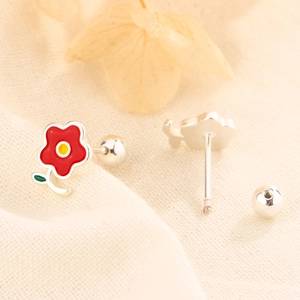 Boucles d'oreilles fleur rouge en argent S925 avec fermoir à vis et design en émail