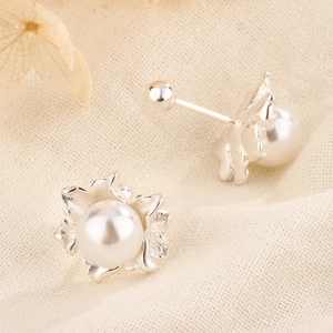 Exquisite pearl flower stud earrings with S925 silver finish petals and screw ball back