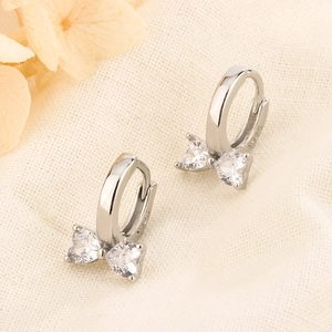 Boucles d'oreilles nœud vintage en argent avec cristaux de zircone en forme de cœur
