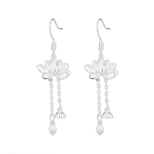 Élégantes boucles d'oreilles lotus en argent avec pampilles de graines et boutons de fleurs