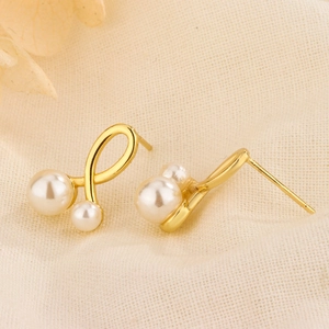 Elegant gold-plated S925 silver needle pearl earrings with asymmetric twisted design