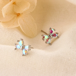 Boucles d'oreilles papillon en pierre œil de chat et cristaux roses aux reflets irisés