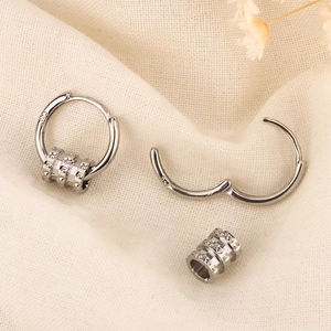 Boucles d'oreilles créoles S925 en argent avec perle cylindre et relief rétro