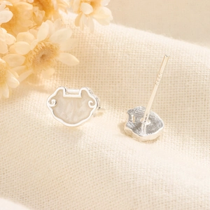 Boucles d'oreilles Ruyi lock en argent S925 avec nacre blanche au style rétro