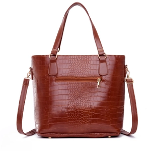 Ensemble de sacs cabas marron à motif crocodile avec bandoulière et détails dorés