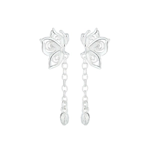 Boucles d'oreilles papillon évidées en argent avec pampilles au design filigrane élégant