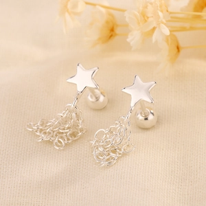 Élégantes boucles d'oreilles étoiles à pompons multicouches en argent au style minimaliste