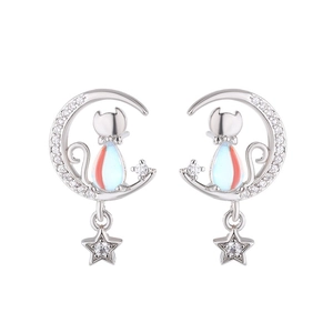 Boucles d'oreilles lune et chat avec pierre de lune et breloques étoilées