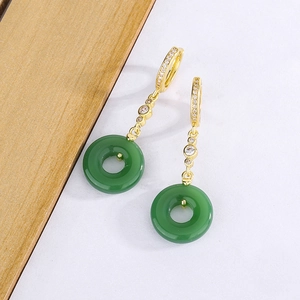 Orecchini cinesi in giada verde e oro con piccoli diamanti scintillanti per donna