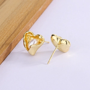 Vintage style 14k gold plated irregular heart earrings with teardrop pearl inlays