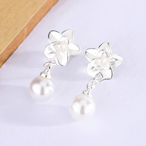 Elegant Flower Artificial Pearl Drop Earrings Five Petal Floral Dangle Studs Copper Metal Jewelry For Women Light Luxury Style
