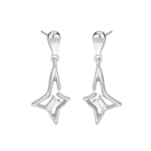 Boucles d'oreilles étoiles irrégulières en argent avec zircon rectangulaire poli