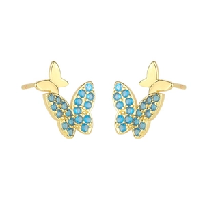 Boucles d'oreilles papillon dorées avec zircons bleus sur un fond blanc épuré