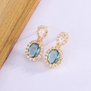 Orecchini a goccia in oro francese di lusso con zircone blu ovale e cristalli pavé